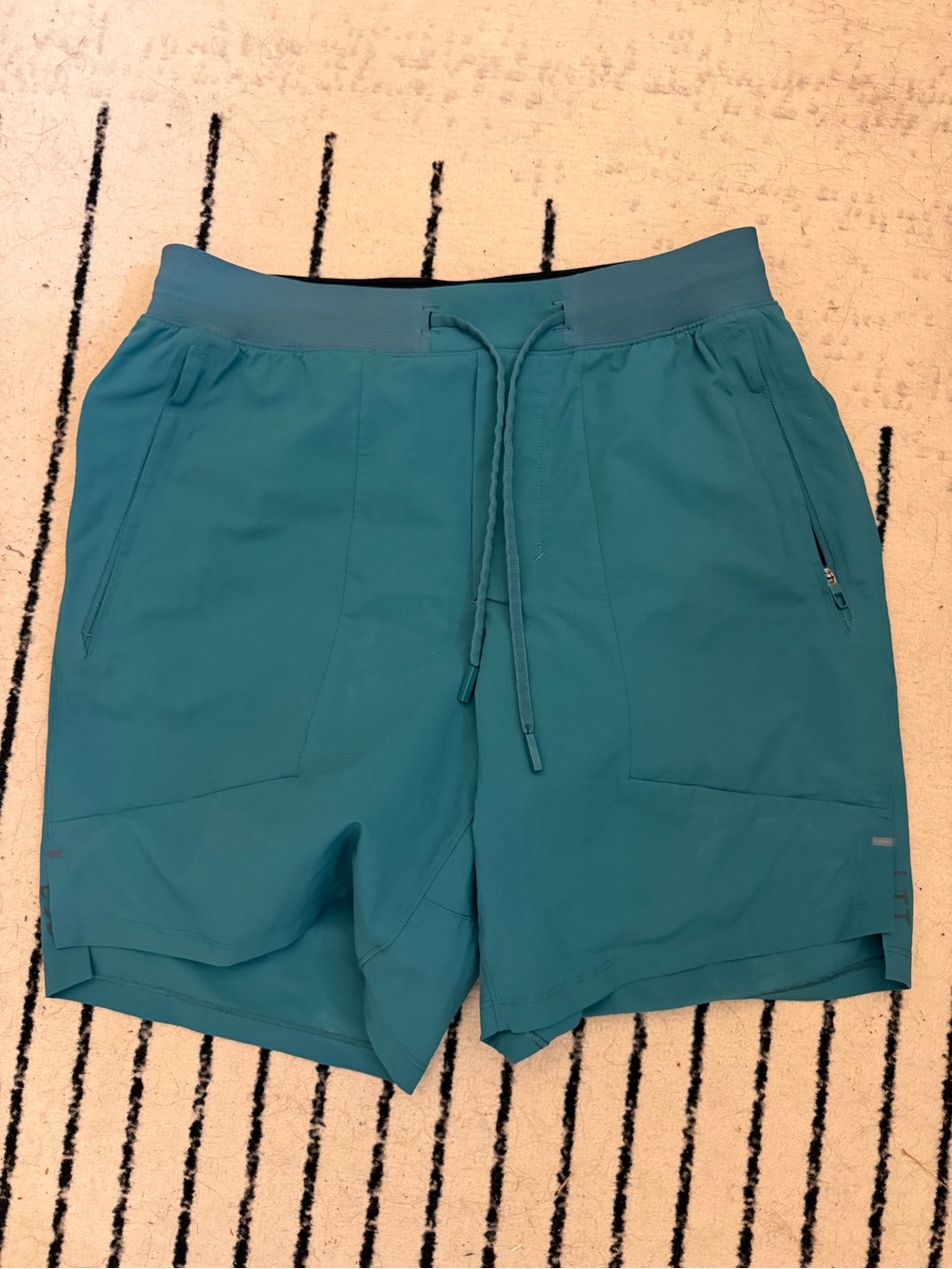 Men's Teal lululemon lined shorts